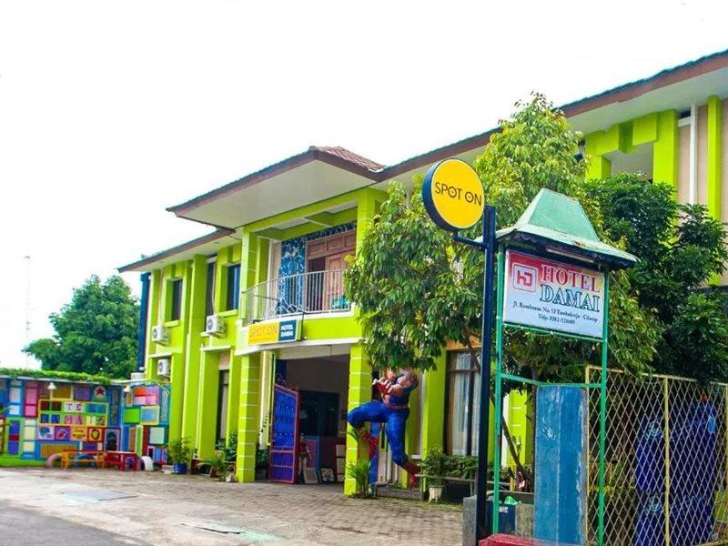 The Paragon Hotel Cilacap Redpartner Eksteriør bilde