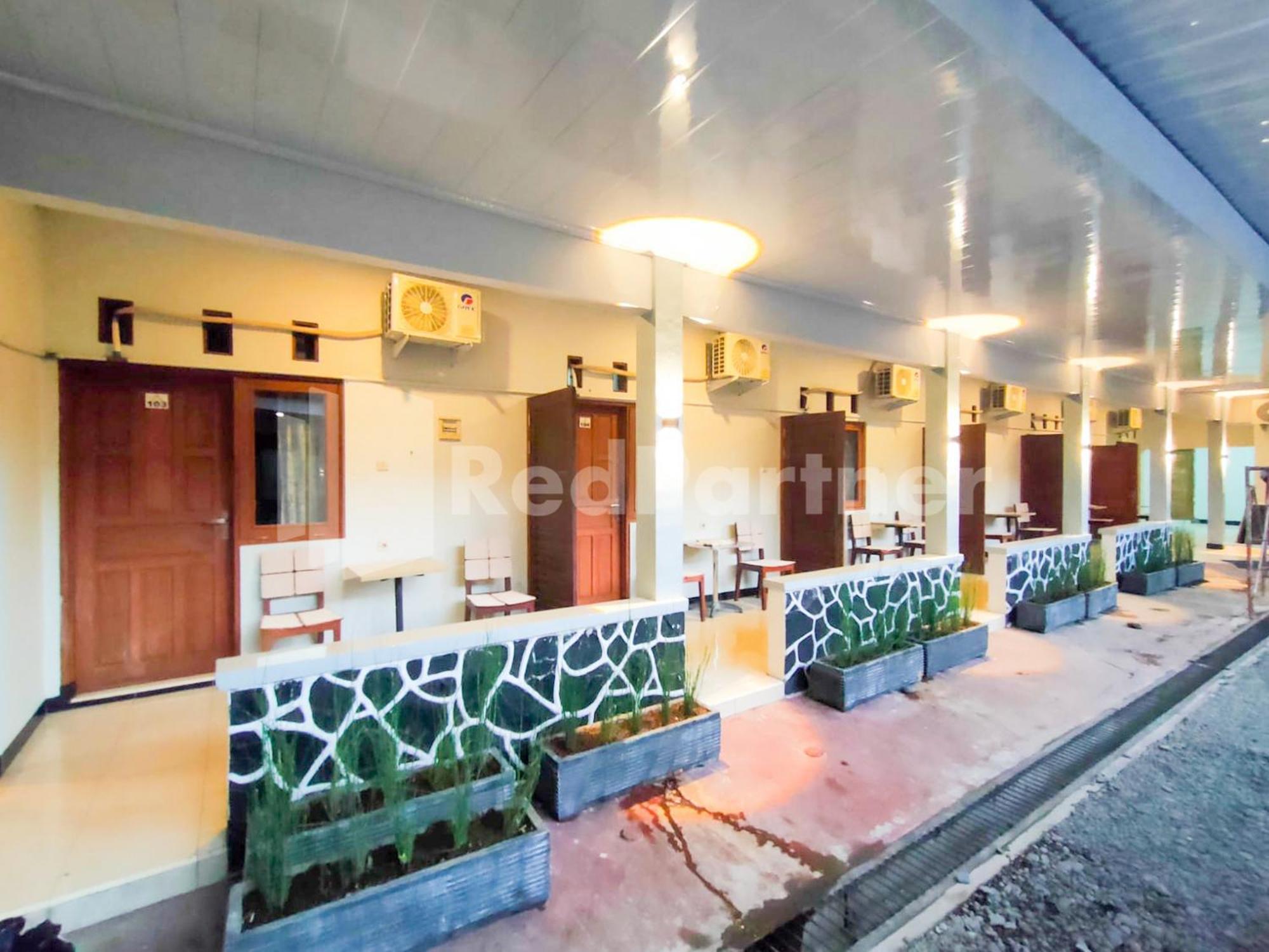 The Paragon Hotel Cilacap Redpartner Eksteriør bilde